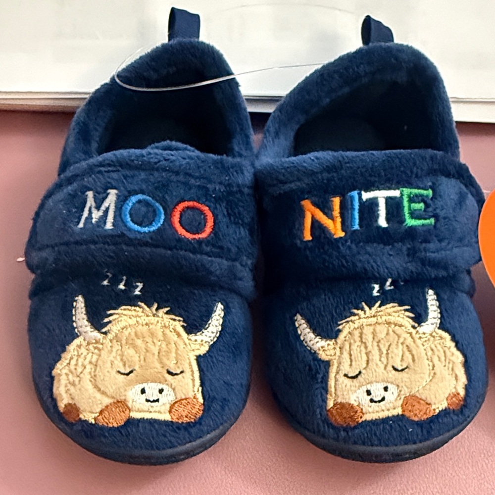 Wonder Nation Baby Slippers with Embroidered Design. 5-6, fits 18M, NWT